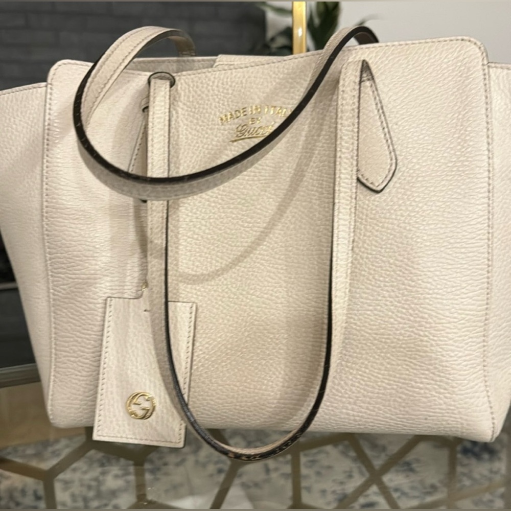 GUCCI SWING TOTE IN IVORY WITH COA💕💕💕